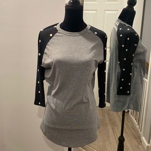 LulaRoe Randy baseball tee m medium gray black white polka dot high low